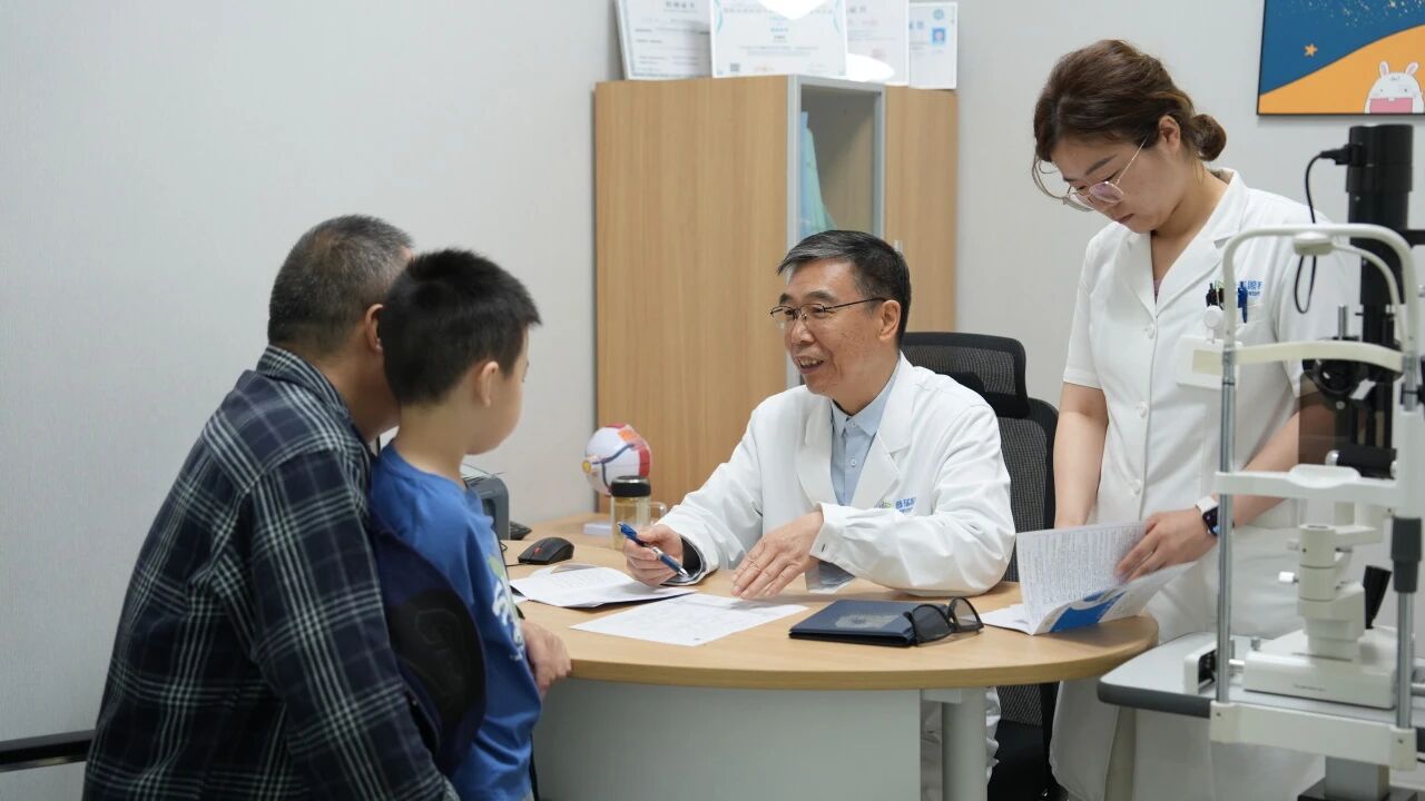 依視路星趣控2.0正式落戶鄭州普瑞眼科醫(yī)院！