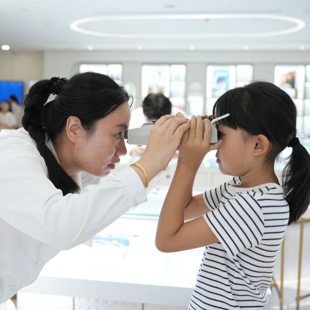 框架鏡護(hù)理指南：做好這5步，鏡片清晰又耐用！