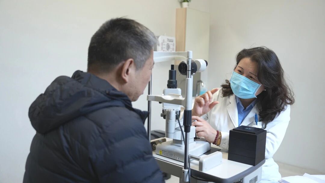 秋冬下雨眼睛更難受？2個誘因+3招急救，看完就能用！