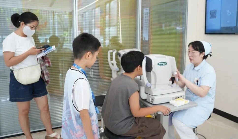 孩子近視了，眼鏡是“救星”還是“枷鎖”？